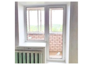 Балконный блок Rehau,  глухое окно, дверь поворотно-откидная, 2 камерный стеклопакет, 2050Х2100